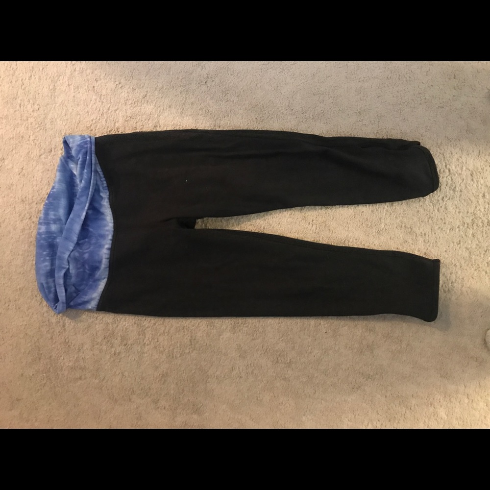 Cropped leggings.
